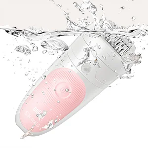 Braun Silk-épil 5 Epilierer unter Wasser, der die Fähigkeit zur Nass- und Trockenepilation hervorhebt.