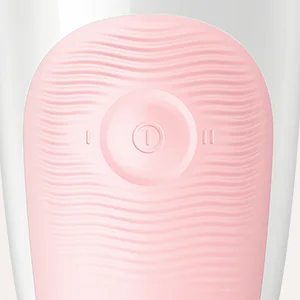 Braun Produkt mit einem Ein-/Ausschalter und zwei Intensitätsstufen.