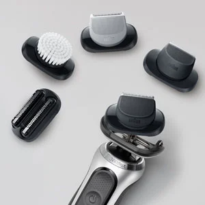 Braun Rasierer mit verschiedenen Aufsätzen für unterschiedliche Anwendungen.